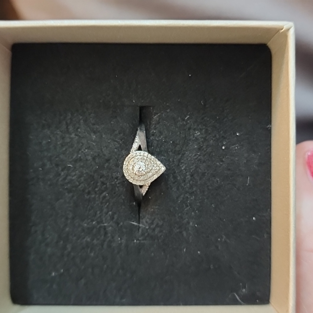 1/6 CT genuine diamond ring
